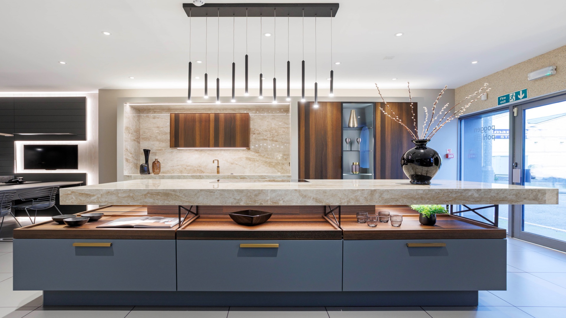 Professional smart home installation and project management - Expert technicians working on home automation